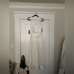 Elegant White Sleeveless Dress